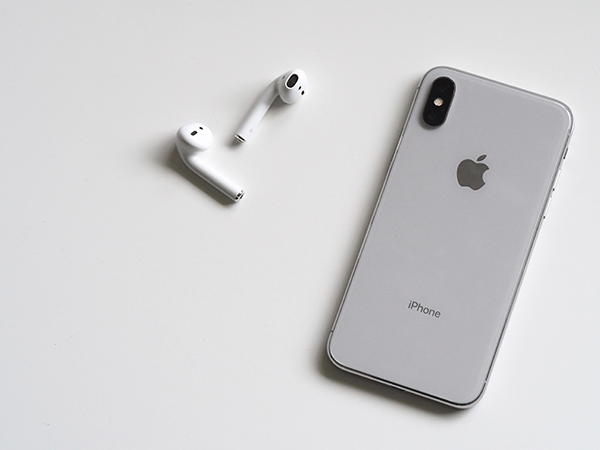 Een Apple iPhone 11 met gratis AirPods